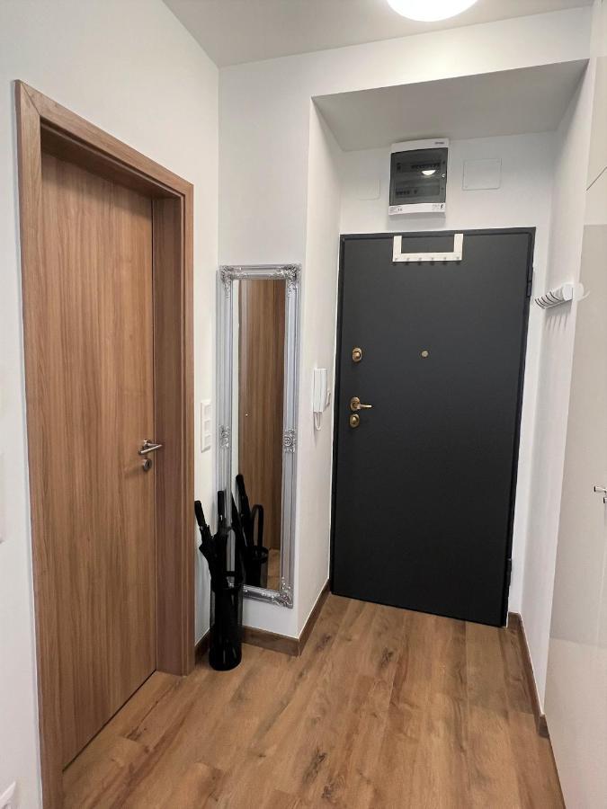 Luxe Central Studio With Pool, Parking & Ac ブダペスト エクステリア 写真