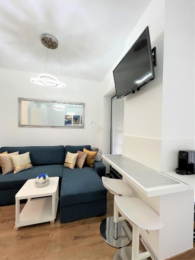 Luxe Central Studio With Pool, Parking & Ac ブダペスト エクステリア 写真