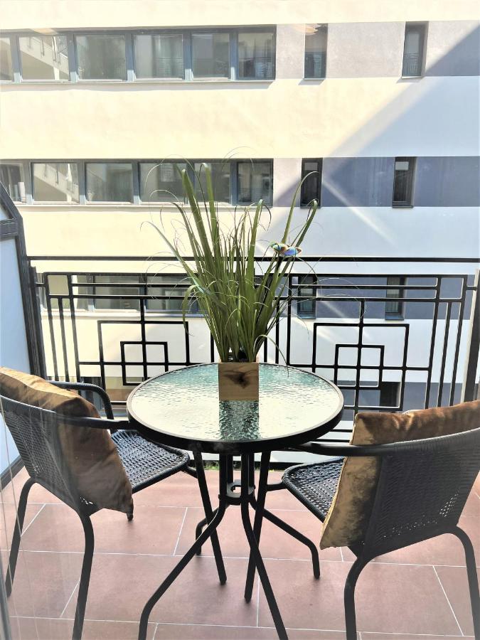 Luxe Central Studio With Pool, Parking & Ac ブダペスト エクステリア 写真