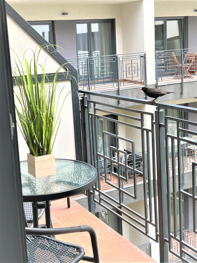 Luxe Central Studio With Pool, Parking & Ac ブダペスト エクステリア 写真