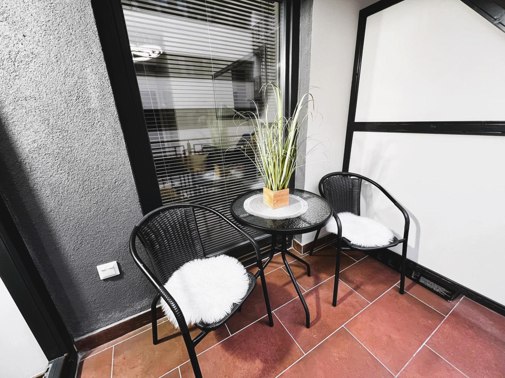 Luxe Central Studio With Pool, Parking & Ac ブダペスト エクステリア 写真