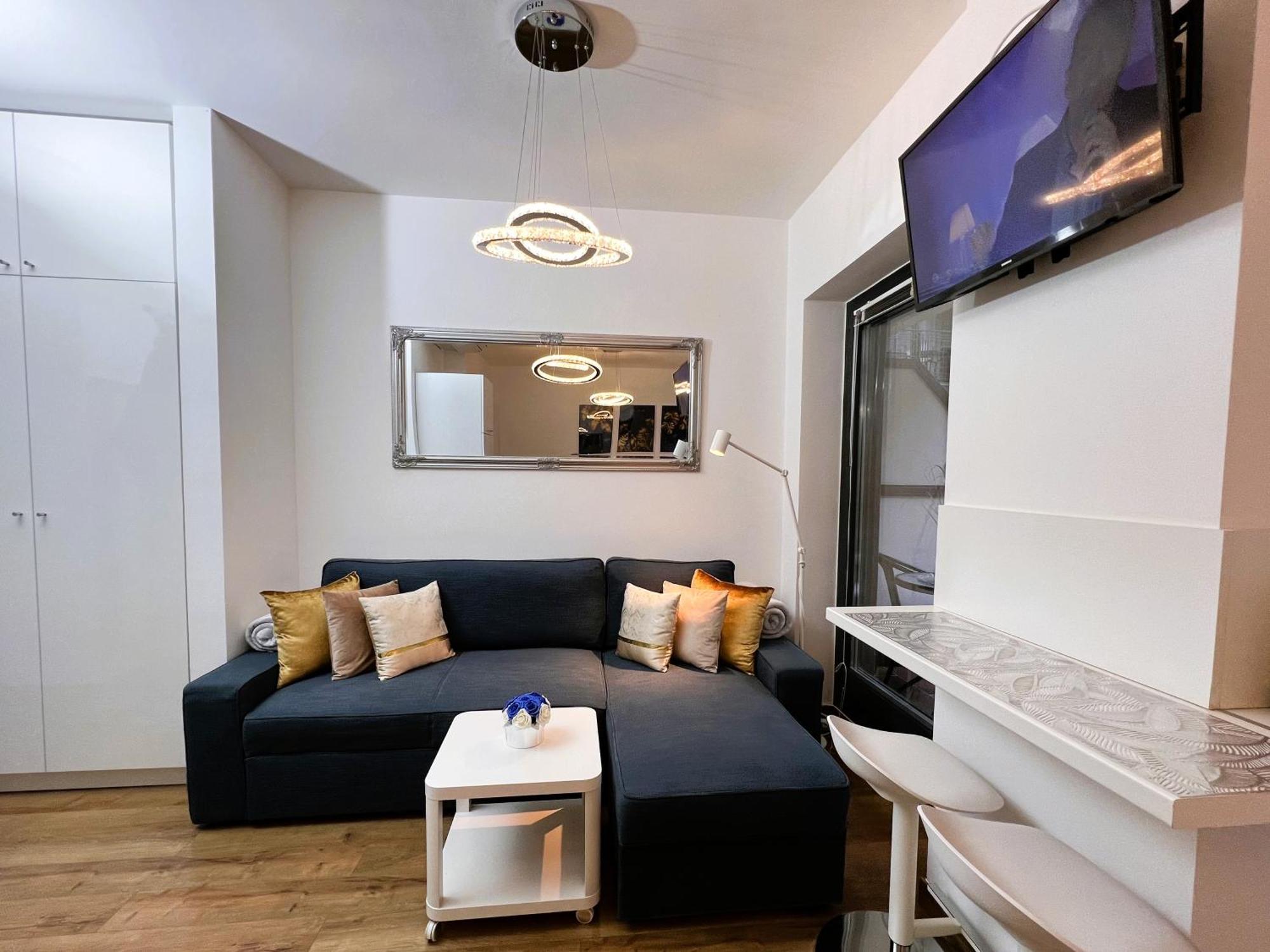 Luxe Central Studio With Pool, Parking & Ac ブダペスト エクステリア 写真